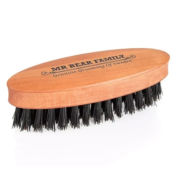 malý rodinný škrabák na fúzy pána medveďa