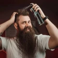 pánsky lak na vlasy s orientálnou vôňou.webp